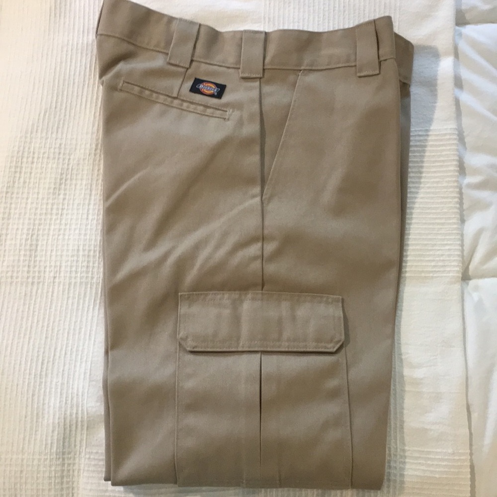 Men’s Dickies khaki pants with cargo pocket 34x30